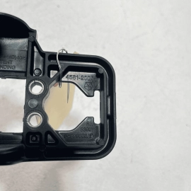 JEEP GRAND CHEROKEE 11-21 REAR RIGHT PASSENGER DOOR EXTERIOR HANDLE BRACKET