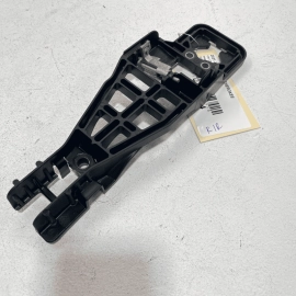 JEEP GRAND CHEROKEE 11-21 REAR RIGHT PASSENGER DOOR EXTERIOR HANDLE BRACKET