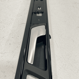 11-17 VOLKAWAGEN TOUAREG REAR LEFT DRIVER INTERIOR HANDLE TRIM W/ SPEAKER O