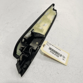 VW TOUAREG 2011-2017 FRONT PASSENGER DOOR WINDOW SWITCH BEZEL TRIM & ARMRES VW TOUAREG 2011-2017 FRONT PASSENGER DOOR WINDOW SWITCH BEZEL TRIM & ARMRES