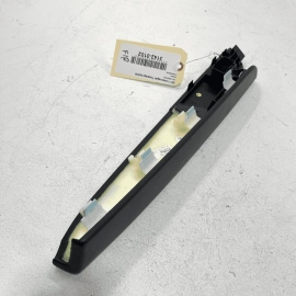VW TOUAREG 2011-2017 FRONT PASSENGER DOOR WINDOW SWITCH BEZEL TRIM & ARMRES VW TOUAREG 2011-2017 FRONT PASSENGER DOOR WINDOW SWITCH BEZEL TRIM & ARMRES