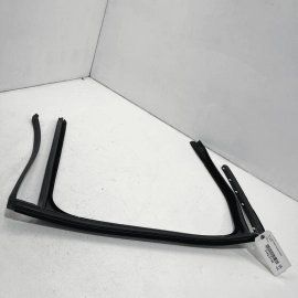 2011-17 Volkswagen Touareg Rear Passenger Door Window Glass Run Channel Sea