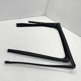 2011-17 Volkswagen Touareg Rear Passenger Door Window Glass Run Channel Sea
