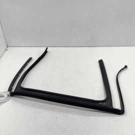 2011-17 Volkswagen Touareg Rear Passenger Door Window Glass Run Channel Sea