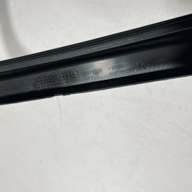 18-23 GMC TERRAIN FRONT RIGHT PASSENGER SIDE DOOR WINDOW FRAME TRIM COVER O