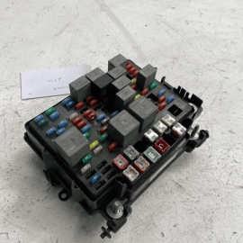 2003 - 2007 HUMMER H2 Fuse Block Engine Wiring Harness Connection OEM