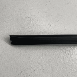 07-13 Mercedes S550 S600 Front Passenger Side Door Inner Wheatherstrip Seal
