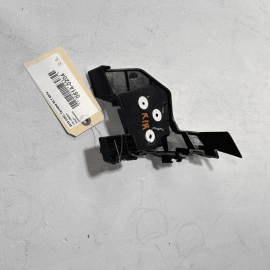 REAR BUMPER PASSENGER SIDE TAILLIGHT LAMP BRACKET OEM 2018 - 2022 GMC TERRA