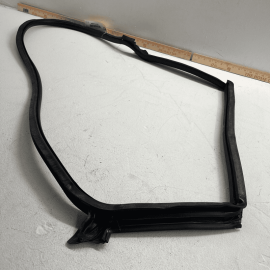 18-23 AUDI A5 SPORTBACK REAR PASSENGER SIDE DOOR ON BODY WEATHERSTRIP SEAL 