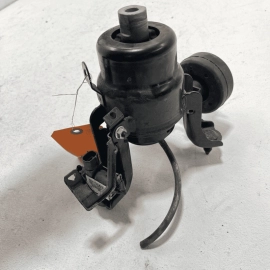 2018-2023 TOYOTA CAMRY 2.5L TRANSMISSION FRONT MOUNT BRACKET INSULATOR OEM