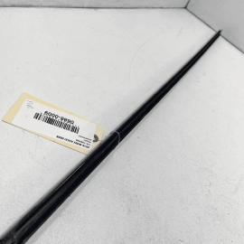 2017-2020 BMW 430I FRONT RIGHT PASSENGER DOOR WINDOW BELT MOLDING OEM 2017-2020 BMW 430I FRONT RIGHT PASSENGER DOOR WINDOW BELT MOLDING OEM