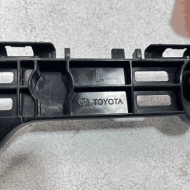 TOYOTA CAMRY 2018 - 2023 REAR BUMPER LEFT DRIVER SIDE RETAINER BRACKET OEM