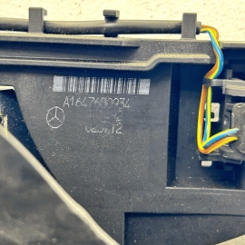 Front Left Driver Side Exterior Handle Bracket Mercedes-Benz GL450 2007-201