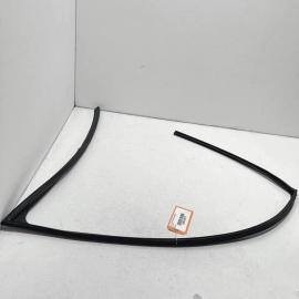 2018-2023 TOYOTA CAMRY FRONT LEFT DRIVER DOOR WINDOW GLASS RUN CHANNEL SEAL