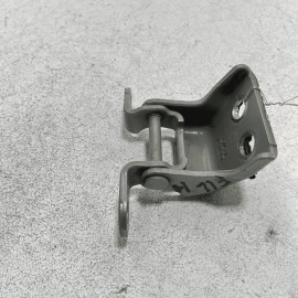 HONDA ACCORD 2017-2020 FRONT LEFT DRIVER SIDE DOOR LOWER HINGE OEM SILVER