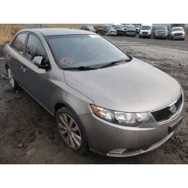 10-13 KIA FORTE FRONT LEFT / RIGHT SEAT HEADREST CLOTH BLACK W/ Red Stripes