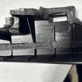 2014 - 2020 ACURA MDX REAR LEFT DRIVER SIDE DOOR WINDOW FRAME TRIM PANEL OE