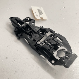 GMC TERRAIN 2018-2023 FRONT PASSENGER SIDE DOOR EXTERIOR HANDLE BASE BRACKE