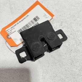 2017 - 2020 JAGUAR XE HOOD BONNET LEFT DRIVER SIDE LOCK LATCH OEM 1PCS 2017 - 2020 JAGUAR XE HOOD BONNET LEFT DRIVER SIDE LOCK LATCH OEM 1PCS
