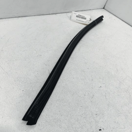 2017-2018-2019-2023 AUDI Q7 WINDOW INNER BELT WEATHERSTRIP SEAL REAR RIGHT 
