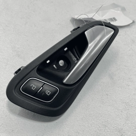 2015-2018 FORD FOCUS ST FRONT PASSENGER INTERIOR DOOR HANDLE OEM W/ LOCK SW