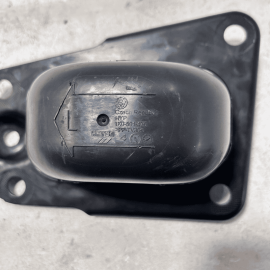 VOLKSWAGEN PASSAT REAR DRIVER SIDE TRAILING CONTROL ARM COVER BRACKET 12-22