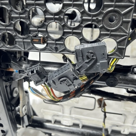 2014-2016 BMW 535i FRONT LEFT DRIVER SIDE SEAT LOWER TRACK FRAME W/ MOTORS 