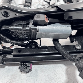 2017-2023 AUDI Q7 FRONT RIGHT PASSENGER SIDE SEAT LOWER TRACK FRAME  & MOTO 2017-2023 AUDI Q7 FRONT RIGHT PASSENGER SIDE SEAT LOWER TRACK FRAME  & MOTO