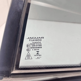 2017-2020 JAGUAR XE REAR LEFT DRIVER SIDE DOOR FIXED WINDOW GLASS OEM OEM