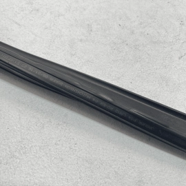 JAGUAR XE 2017-2019 FRONT PASSENGER SIDE DOOR WINDOW GLASS RUN CHANNEL SEAL
