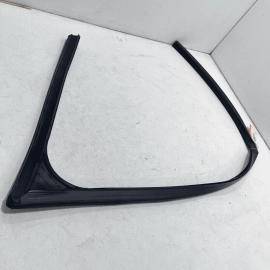 JAGUAR XE 2017-2019 FRONT PASSENGER SIDE DOOR WINDOW GLASS RUN CHANNEL SEAL