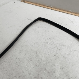 2018 - 2023 TOYOTA CAMRY FRONT PASSENGER SIDE WINDOW GLASS RUN CHANNEL SEAL