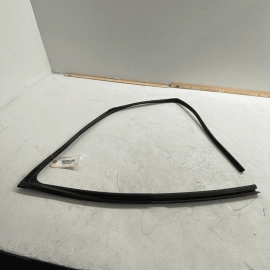 2018 - 2023 TOYOTA CAMRY FRONT PASSENGER SIDE WINDOW GLASS RUN CHANNEL SEAL