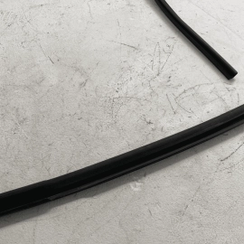 2018 - 2023 TOYOTA CAMRY FRONT PASSENGER SIDE WINDOW GLASS RUN CHANNEL SEAL