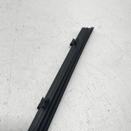 2017 - 2019 JAGUAR XE FRONT LEFT SIDE DOOR WINDOW INNER WEATHERSTRIP SEAL O