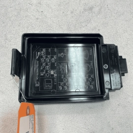 2017 - 2019 JAGUAR XE 2.0L FUSE RELAY BLOCK BOX UPPER COVER CAP OEM