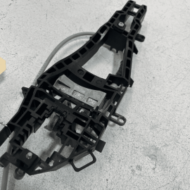 2017-2020 BMW 440I 430I FRONT PASSENGER DOOR EXTERIOR HANDLE BASE BRACKET O