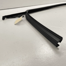 2023 MAZDA CX-50 FRONT RIGHT PASSENGER DOOR WINDOW GLASS RUN CHANNEL SEAL O