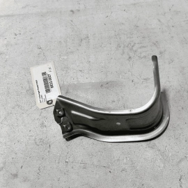 VOLKSWAGEN PASSAT 2012-19 FRONT PASSENGER SIDE FENDER MOUNTING FRONT BRACKE