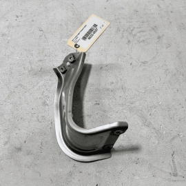 VOLKSWAGEN PASSAT 2012-19 FRONT PASSENGER SIDE FENDER MOUNTING FRONT BRACKE