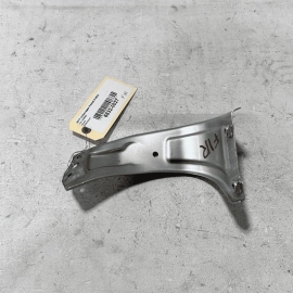 VOLKSWAGEN PASSAT 2012-19 FRONT PASSENGER SIDE FENDER MOUNTING FRONT BRACKE