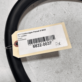 VOLKSWAGEN PASSAT 2012-22 FRONT PASSENGER SIDE DOOR ONBODY WEATHERSTRIP SEA