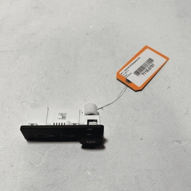 2017-2019 JAGUAR XE CONSOLE USB AUX PORT INPUT SLOT POWER FK7219C166CC OEM