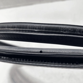 2018-2023 VOLKSWAGEN ATLAS FRONT PASSENGER SIDE DOOR BODY WEATHERSTRIP SEAL