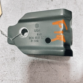 2018-2023 VW ATLAS FRONT RIGHT PASSENGER SIDE FENDER CENTER BRACKET OEM