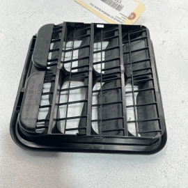 2017-23 AUDI Q7 REAR PASSENGER SIDE QUARTER PANEL PRESSURE AIR VENT GRILLE  2017-23 AUDI Q7 REAR PASSENGER SIDE QUARTER PANEL PRESSURE AIR VENT GRILLE