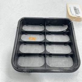 2017-23 AUDI Q7 REAR PASSENGER SIDE QUARTER PANEL PRESSURE AIR VENT GRILLE  2017-23 AUDI Q7 REAR PASSENGER SIDE QUARTER PANEL PRESSURE AIR VENT GRILLE