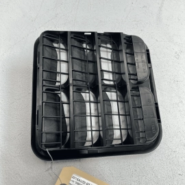 2017-23 AUDI Q7 REAR PASSENGER SIDE QUARTER PANEL PRESSURE AIR VENT GRILLE  2017-23 AUDI Q7 REAR PASSENGER SIDE QUARTER PANEL PRESSURE AIR VENT GRILLE