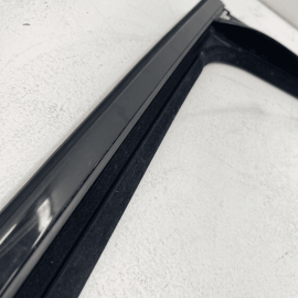 PORSCHE CAYENNE 2011-18 REAR LEFT DRIVER SIDE WINDOW GLASS RUN CHANEL SEAL 