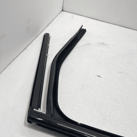 PORSCHE CAYENNE 2011-18 REAR LEFT DRIVER SIDE WINDOW GLASS RUN CHANEL SEAL 